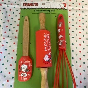 NIP Snoopy Children 3 Pieces Silicone Bake Set